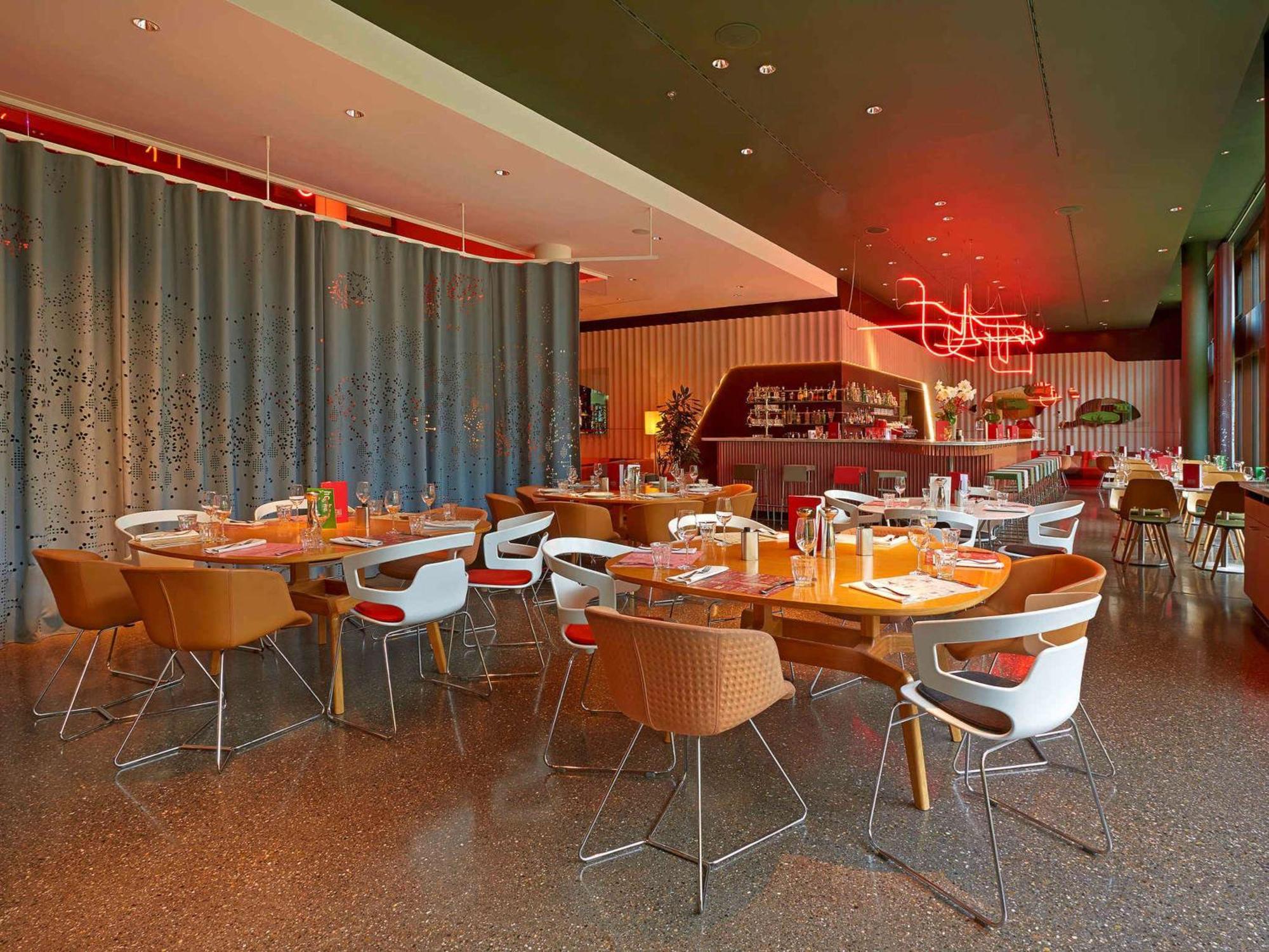 Otel 25hours West 4*